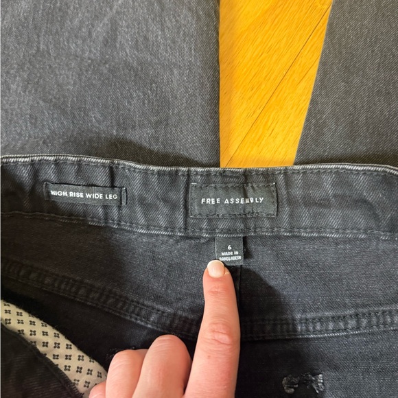 Free Assembly Women's High Rise Full Length Wide Leg Jeans, 30" Inseam Size 6 - Picture 4 of 4